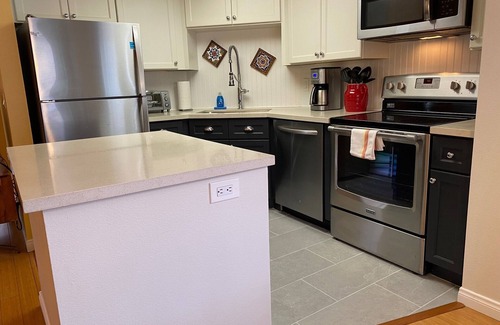 Hillcrest Condo | Resort-Like Pnthouse near Zoo/Balboa Park,100% Renewable Energy, Monthly Booking