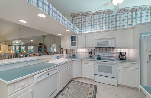 Naples Condo | Resort Living @ Its Finest! Spacious 2 Bed 2 Bath Condo!