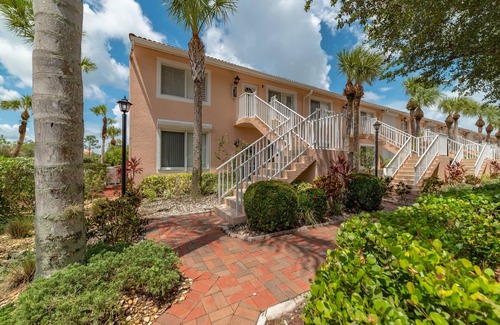Naples Condo | Resort Living @ Its Finest! Spacious 2 Bed 2 Bath Condo!