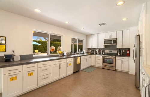 Palm Springs House | Resort Living! Outdoor Kitchen | Fire Pit | 4BR/4BA | 🌴