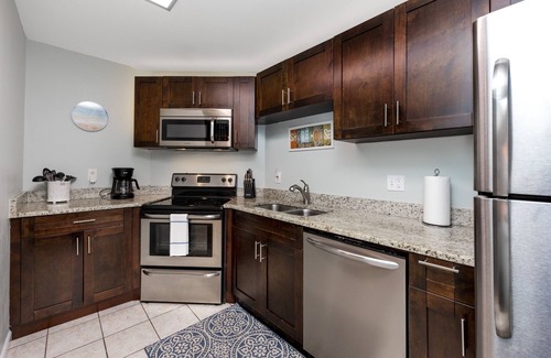 Tierra Verde Apartment | Resort style Living 1/1 Condo with pool and 10 mins to the Beach