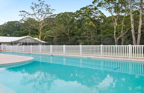Avoca Beach House | Resort style living with pool, tennis court and beach