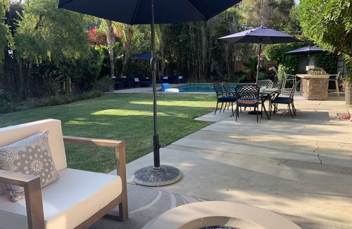 Woodland Hills House | Resort style single level contemporary home with pool