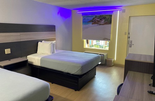Ferry Pass Hotel | Rest and Relax Inn