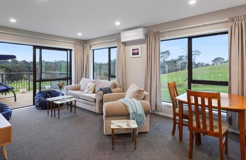 Swanson House | Restful Country Getaway Nr Trust Arena & Fast WiFi