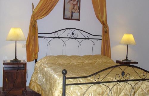 Vinci House | Restful Farmhouse near Forest in Vinci with Pool