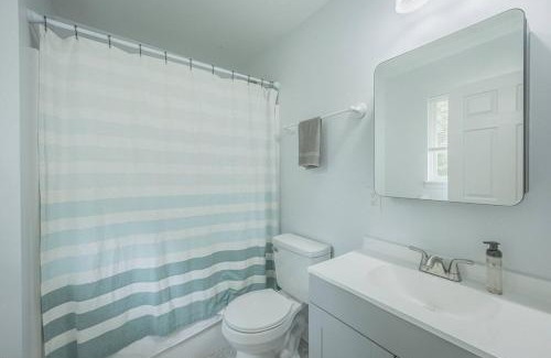 Athens House | Restful Riverside Residence w Firepit