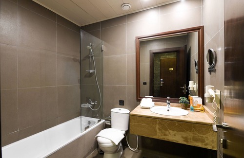 Haret Sakher Hotel | Reston Hotel