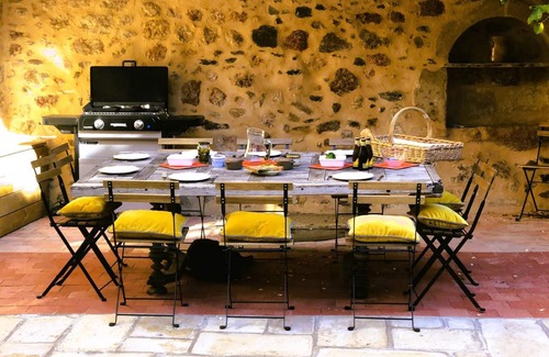 Herisson Cottage | Restored Medieval Old College with Pool, WiFi and Parking in Hérisson