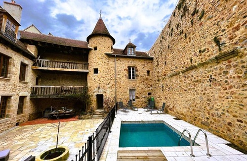 Herisson Cottage | Restored Medieval Old College with Pool, WiFi and Parking in Hérisson