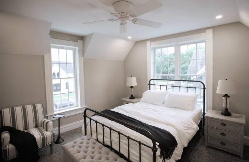 Maquoketa House | Restored Queen Anne Cottage