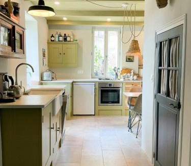 La Caunette House | Restored Wine Cottage In Babio With Pool