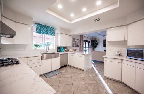 Rancho Oakey House | Retreat 3BD/2BA Home 1,278 sqft Sleeps 6