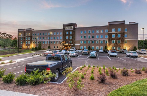 Farragut Apartment | Retreat in Knoxville | Shared Outdoor Pool