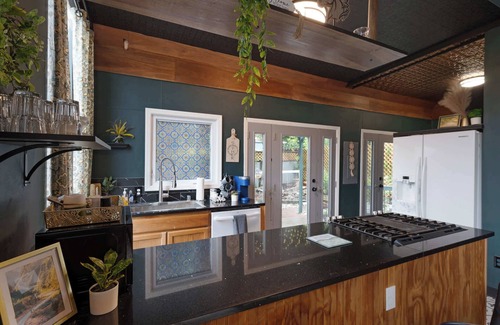 Deer Park Apartment | Retreat on Bardstown Rd. | Yard | Walk to Shops