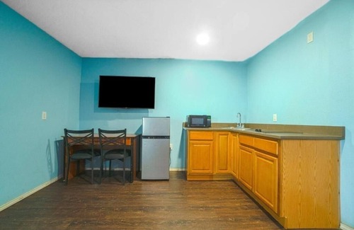 Flour Bluff Hotel | Retreat Unit Pets Allowed Just A Few Miles From Port Aransas Marina And Beaches
