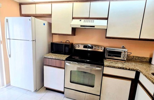 Buena Ventura Lakes Other | Retro 3 Bedroom Economy Family Home w/pool access!