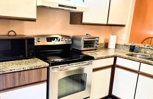 Buena Ventura Lakes Other | Retro 3 Bedroom Economy Family Home w/pool access!