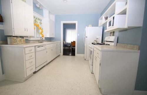 Rogers House | Retro 40s post-war charmer. Downtown ROGER