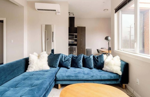 Belmont Apartment | Retro Charm Hawthorne 2BR Walkable