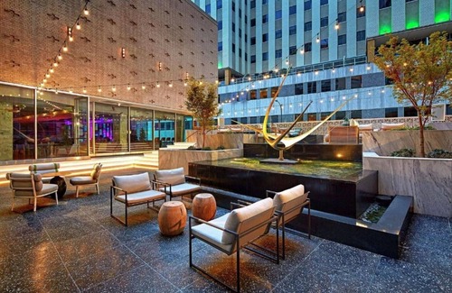 Downtown Dallas House | Retro-chic hotel in downtown Dallas
