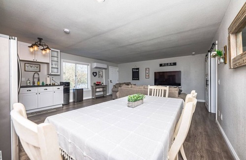 Winchester House | Retro Ranch Cottage 800sf Pool HotTub Pickleball