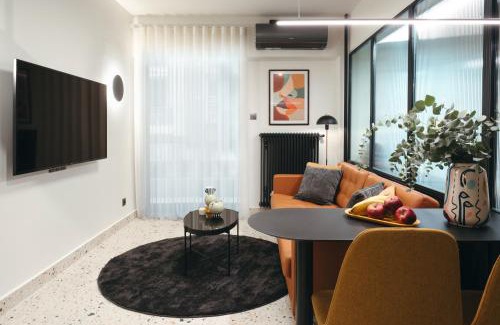 Thessaloniki City Centre Apartment | RetroWaves