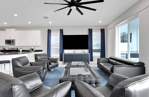 Reunion Villa | Reunion Luxury Villa w/Lake View & Game Room