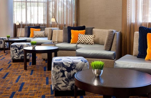 Emeryville Hotel | Revel in the Lap of Luxury! Minutes from Emeryville Community Organic Garden