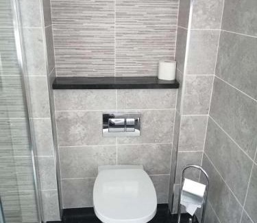 Donegal House | Reveller Bar Lodgings