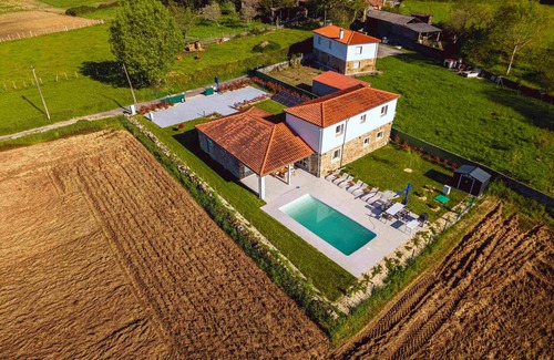 Palas de Rei Cottage | Reverence Villas Carballal