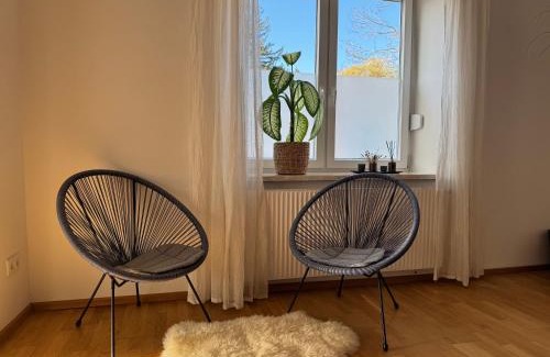 Baden House | revLIVING Haus Clara am Berg mit kleinem Garten