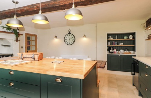 Chippenham House | REYBRIDGE HOUSE, pet friendly, character holiday cottage in Lacock