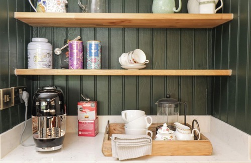 Chippenham House | REYBRIDGE HOUSE, pet friendly, character holiday cottage in Lacock