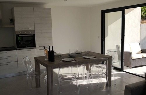 Cirendinu Apartment | Rez de Villa Proche Plage D'arasu Cabanon Bleu