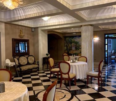Trzebinia Bed & Breakfast | Rezydencja Pod Zegarem
