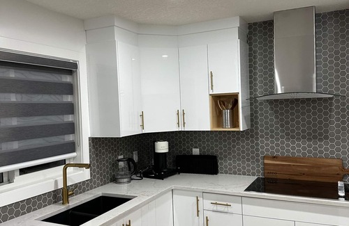 Edmonton House | RGW'S Cozy Casa Upper Modern & Stylish close to Rogers Place close to Down Town