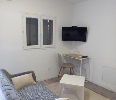 Viviers Apartment | Rhône Studio avec terrace parking privé