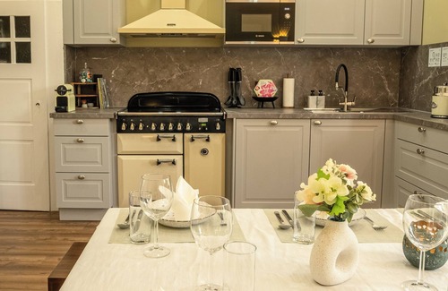 Rhein-Erft-Kreis District Apartment | Rhein Haven - 125m² Premium Retreat - ideal for families & teams - free parking