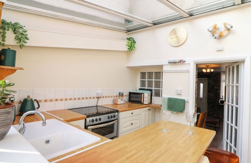 Brecon Cottage | RHIF DEG, pet friendly, with open fire in Brecon