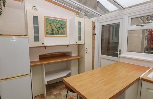 Brecon Cottage | RHIF DEG, pet friendly, with open fire in Brecon