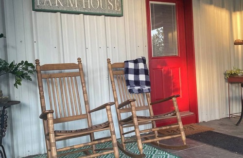 Glen Rose Cabin | Rhineland Farm Farmhouse. 20 min from DVSP, Fossil Rim, Cleburne State Park