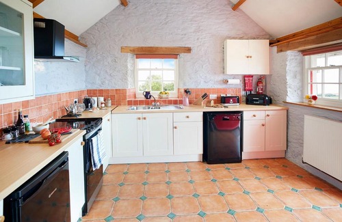 Dinas Cross House | Rhiwelli