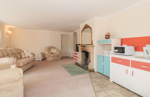 Sturminster Newton Cottage | RHODE ACRES, pet friendly, with a garden in Hazelbury Bryan