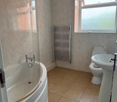 Tonyrefail House | Rhonda house share one bedroom in shared house