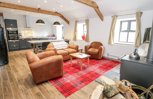 Brynrefail Cottage | RHYDAU COTTAGE, family friendly, with open fire in Deiniolen