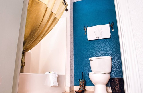Redford Hotel | Riata Inn