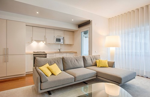 Sao Paulo Apartment | Ribeira 2 - Time Out Market - Brand new. A few steps from Mercado da Ribeira. Carefully decorated.