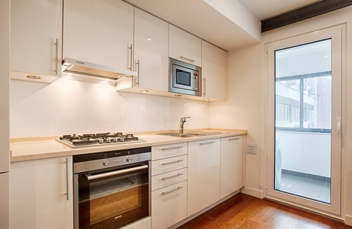 Sao Paulo Apartment | Ribeira 2 - Time Out Market - Brand new. A few steps from Mercado da Ribeira. Carefully decorated.