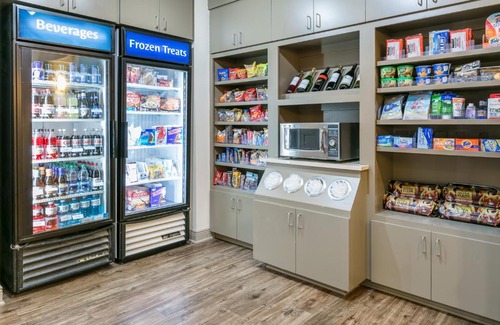 Mid City South Hotel | Richmond Inn & Suites Trademark Collection by Wyndham